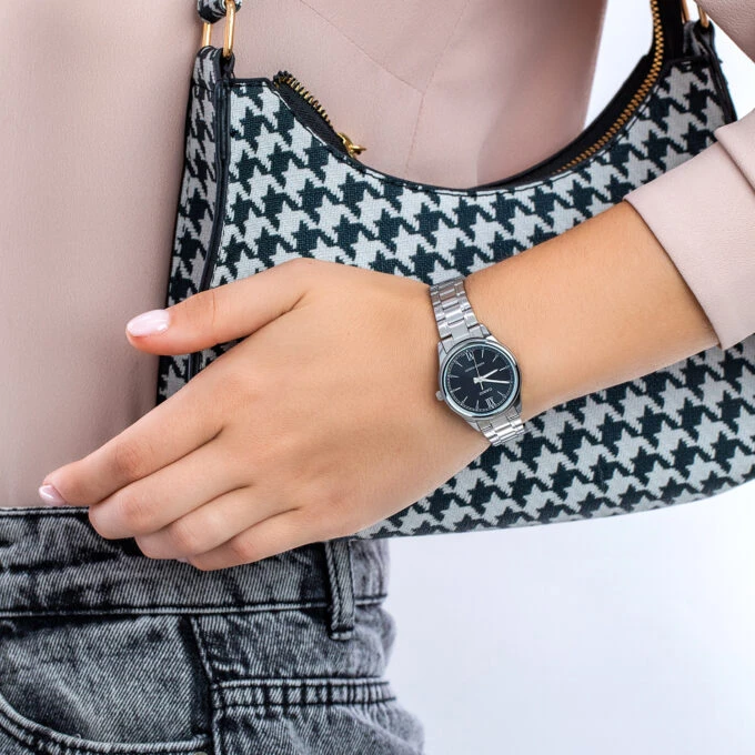 Montre-Bracelet Femme Casio - Casio Collection LTP-V005D-1B2UDF - Bracelet Gris En Acier Inoxydable