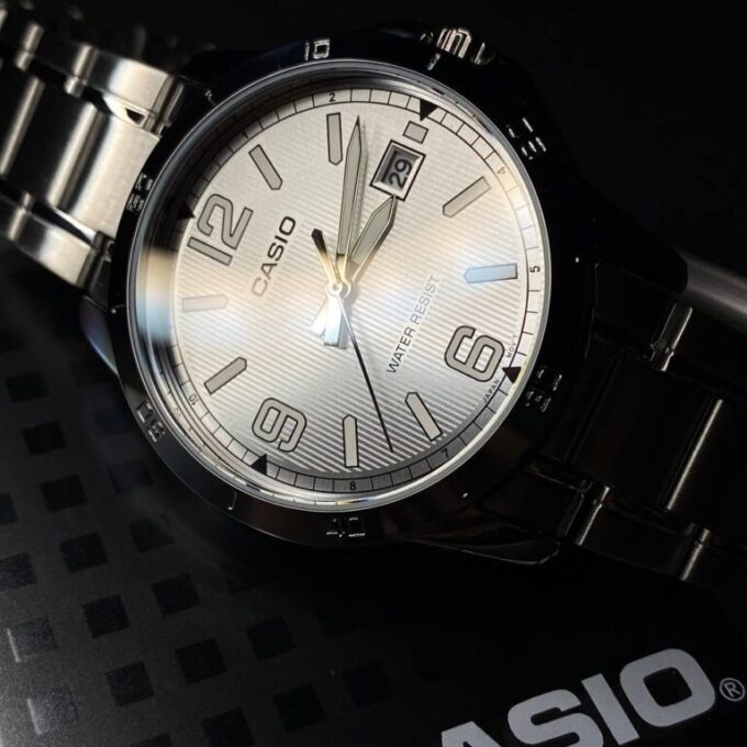 Montre-Bracelet Homme Casio Collection MTP-V004D-7B2UDF - Bracelet Gris En Acier Inoxydable - Résistante à L'Eau