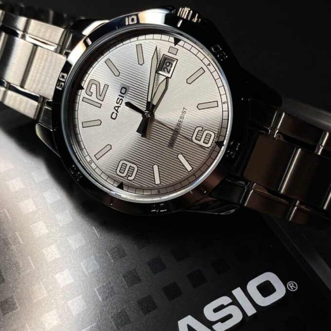 Montre-Bracelet Homme Casio Collection MTP-V004D-7B2UDF - Bracelet Gris En Acier Inoxydable - Résistante à L'Eau