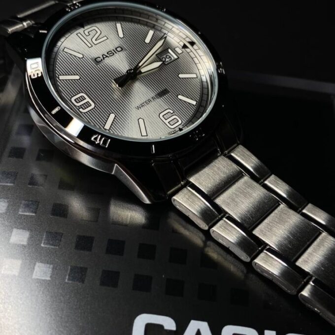 Montre-Bracelet Homme Casio Collection MTP-V004D-7B2UDF - Bracelet Gris En Acier Inoxydable - Résistante à L'Eau