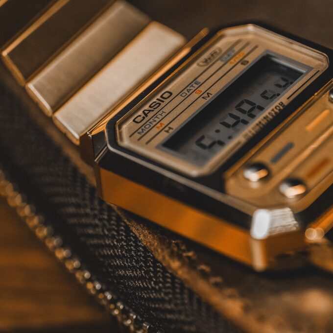 Montre-Bracelet Jeunesse- Casio A100WEG-9ADF - Bracelet Dorée en Acier Inoxydable