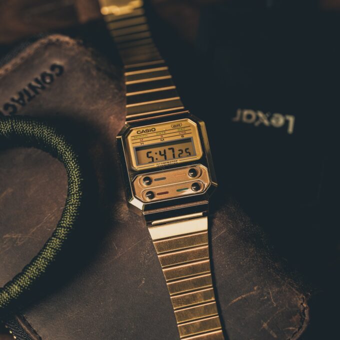 Montre-Bracelet Jeunesse- Casio A100WEG-9ADF - Bracelet Dorée en Acier Inoxydable