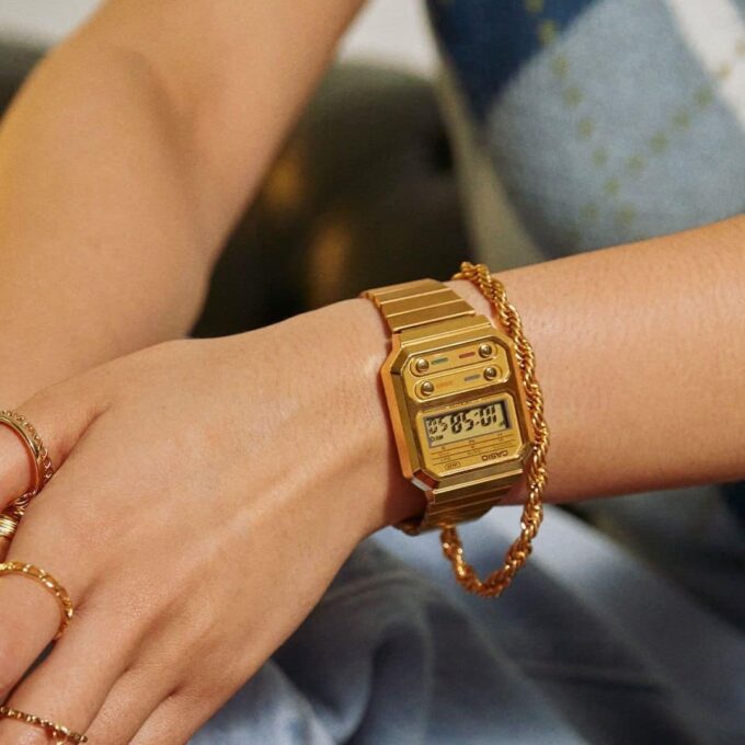 Montre-Bracelet Jeunesse- Casio A100WEG-9ADF - Bracelet Dorée en Acier Inoxydable