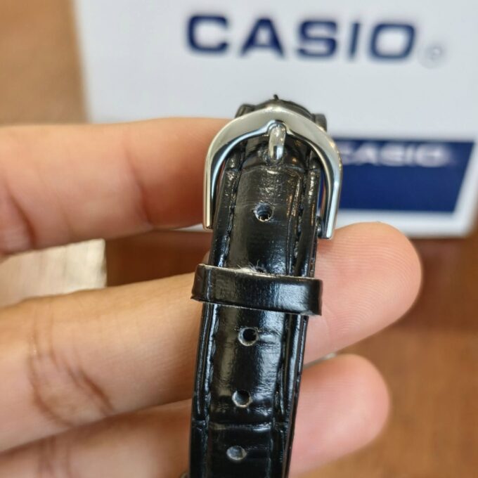 Montre-Bracelet Femme Casio Collection LTP-V005L-7BUDF - Bracelet Noir en Cuir Véritable - Résistante à l'Eau