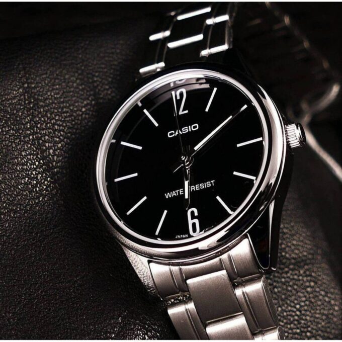 Montre-Bracelet Femme Casio Collection LTP-V005D-1BUDF - Bracelet Gris En Acier Inoxydable - Résistante à l'Eau