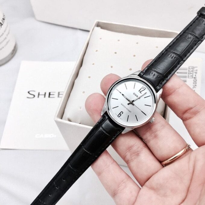 Montre-Bracelet Femme Casio Collection LTP-V005L-7BUDF - Bracelet Noir en Cuir Véritable - Résistante à l'Eau