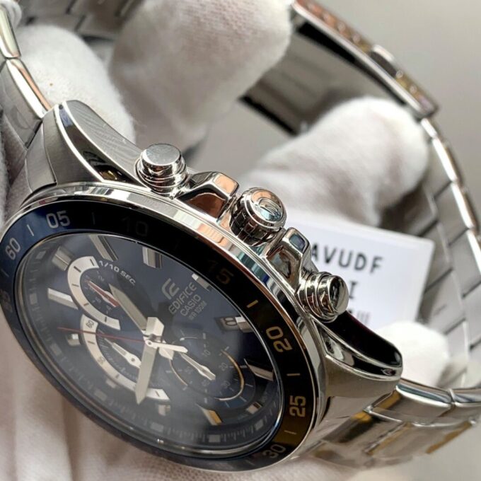 Montre Homme Casio Edifice - EFV-550D-2AVUDF - Bracelet Gris en Acier Inoxydable - Resistance à l'eau 10 ATM