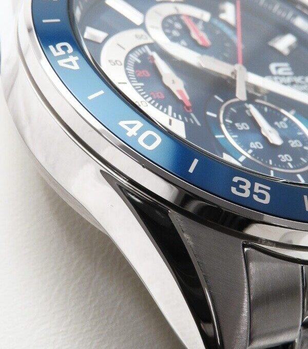 Montre Homme Casio Edifice - EFV-550D-2AVUDF - Bracelet Gris en Acier Inoxydable - Resistance à l'eau 10 ATM