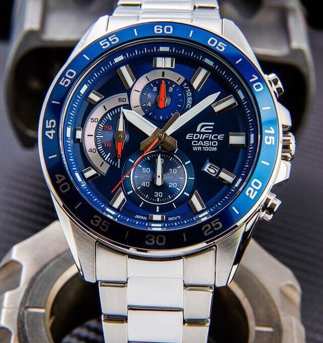 Montre Homme Casio Edifice - EFV-550D-2AVUDF - Bracelet Gris en Acier Inoxydable - Resistance à l'eau 10 ATM