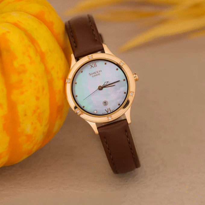 Montre Femme Casio Sheen - SHE-4546PGL-6AUDF - Bracelet Brun en Cuir Véritable - Résistance à l'eau 50 M - Verre Saphir