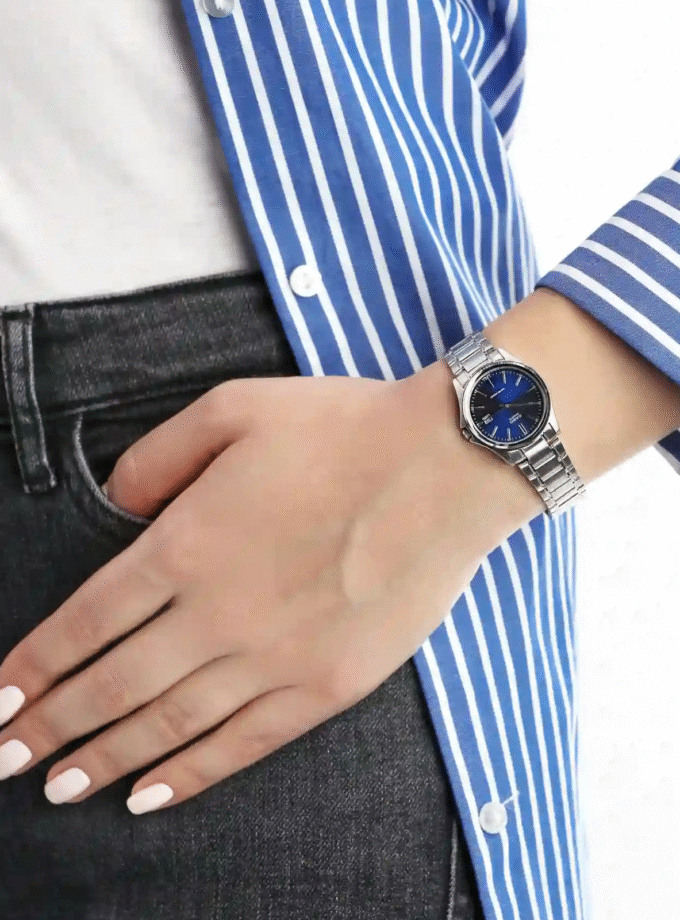 Montre Femme Casio Collection - LTP-1183A-2ADF - Bracelet Gris avec Fond Bleu en Acier Inoxydable - Résistance à l'eau 3 ATM