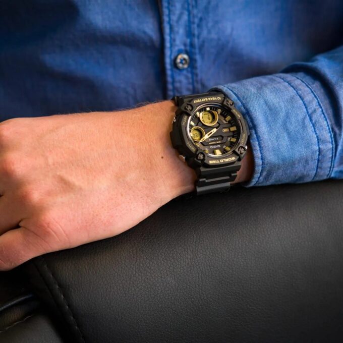 Montre Homme Casio Combinaison analogique-numérique AEQ-120W-9AV - Bracelet Noir en Résine - Résistance à l'eau 10 ATM