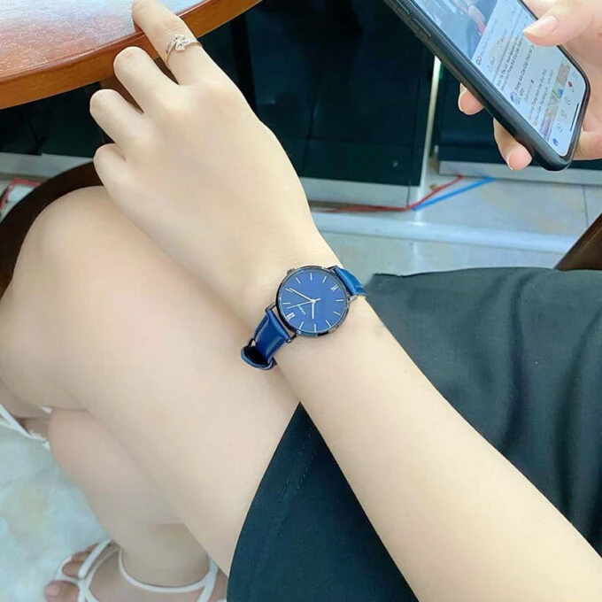 Montre Femme Casio Collection Analogique LTP-VT02BL-2AUDF - Bracelet Bleu en Cuir - Résistant à l'eau