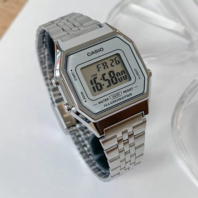 Montre Unisexe Casio Vintage LA680WA-7 - Bracelet Gris en Acier inoxydable - Résistante à l'eau