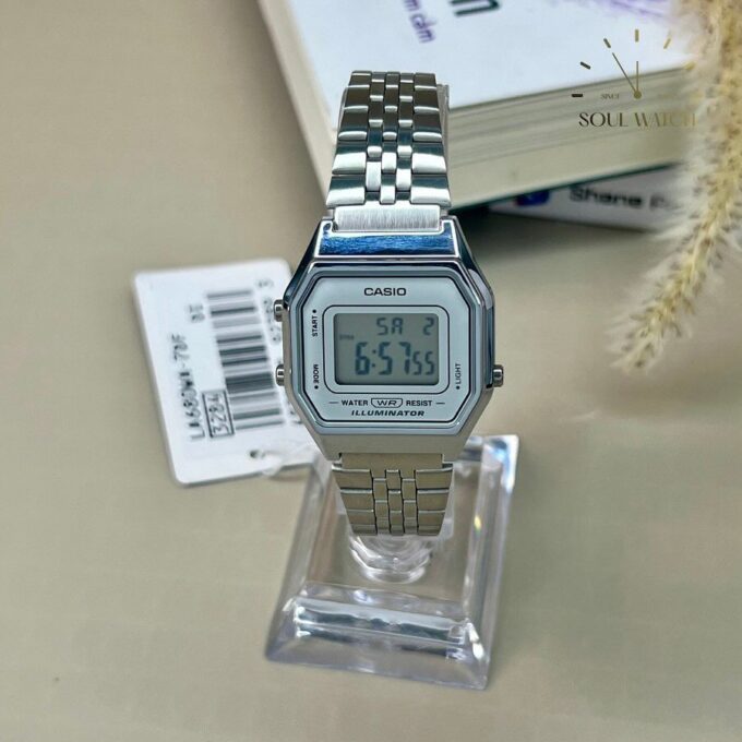 Montre Unisexe Casio Vintage LA680WA-7 - Bracelet Gris en Acier inoxydable - Résistante à l'eau