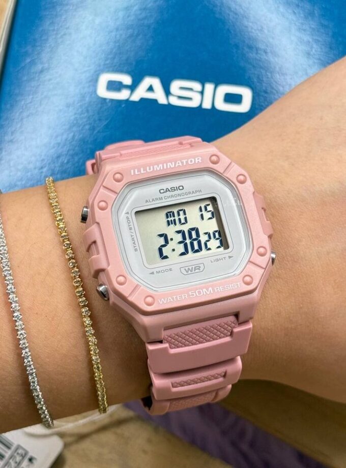 aiwatch_W-218HC-4AVDF - Montre Femme Casio Vintage Numérique W-218HC-4AV - Bracelet Rose En Résine - Résistance à l'eau 5 ATM