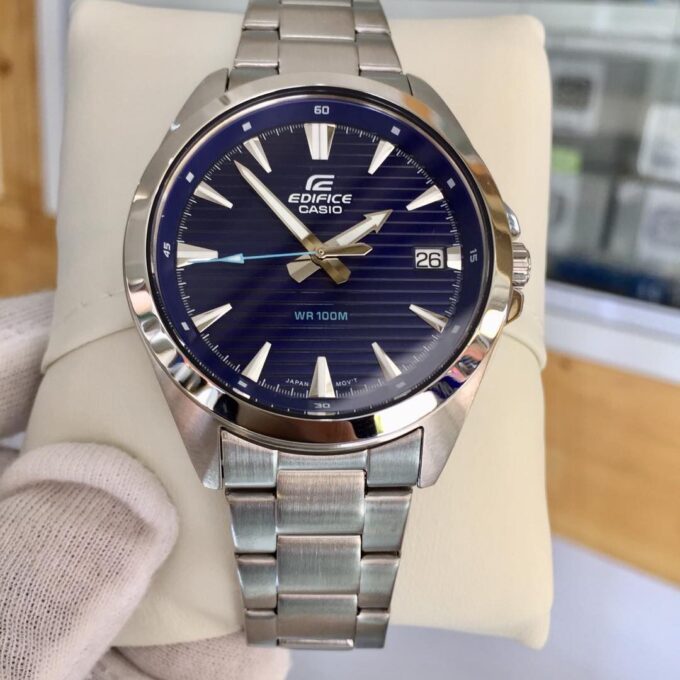 Montre Homme Casio Analogique à 3 aiguilles EFV-140D-2AVUDF - Bracelet Gris En Acier Inoxydable - Résistance à l'eau 10 ATM