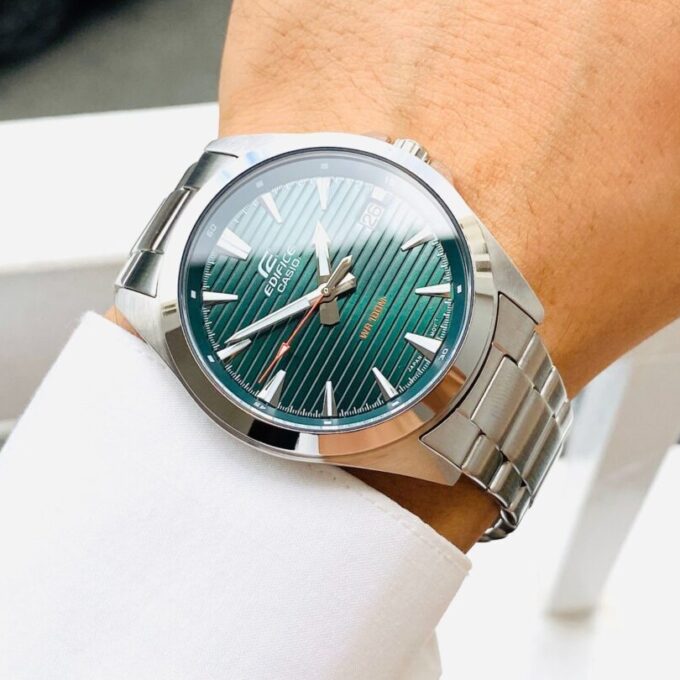 Montre Homme Casio Analogique à 3 aiguilles EFV-140D-3AVUDF - Bracelet Gris En Acier Inoxydable - Résistance à l'eau 10 ATM