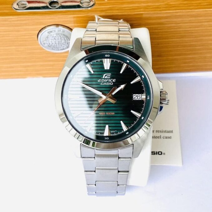 Montre Homme Casio Analogique à 3 aiguilles EFV-140D-3AVUDF - Bracelet Gris En Acier Inoxydable - Résistance à l'eau 10 ATM