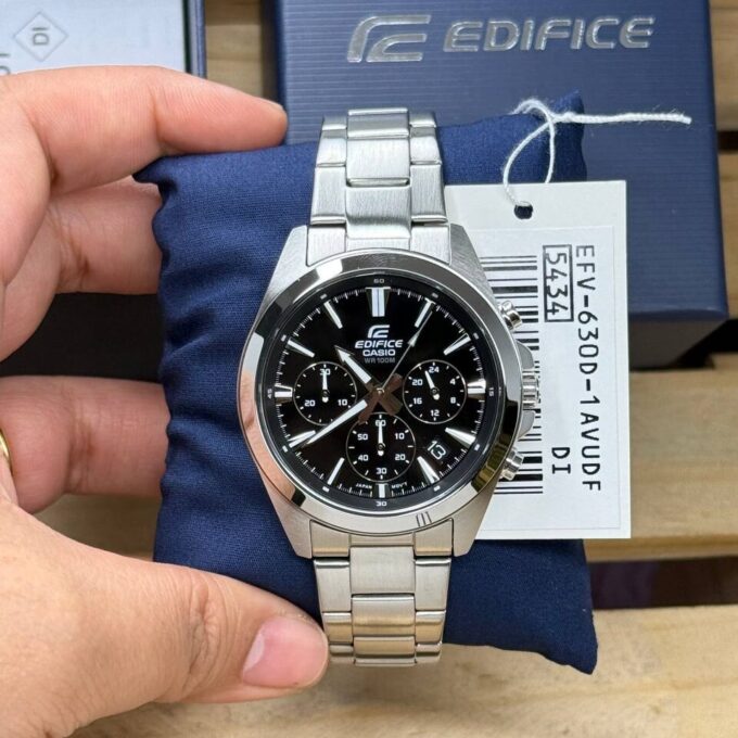 Montre Homme Casio Chronographe standard EFV-630D-1AV - Bracelet Gris En Acier Inoxydable - Résistance à l'eau 10 ATM