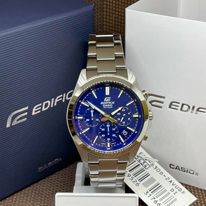 Montre Homme Casio Chronographe standard EFV-630D-2AV - Bracelet Gris En Acier Inoxydable - Résistance à l'eau 10 ATM