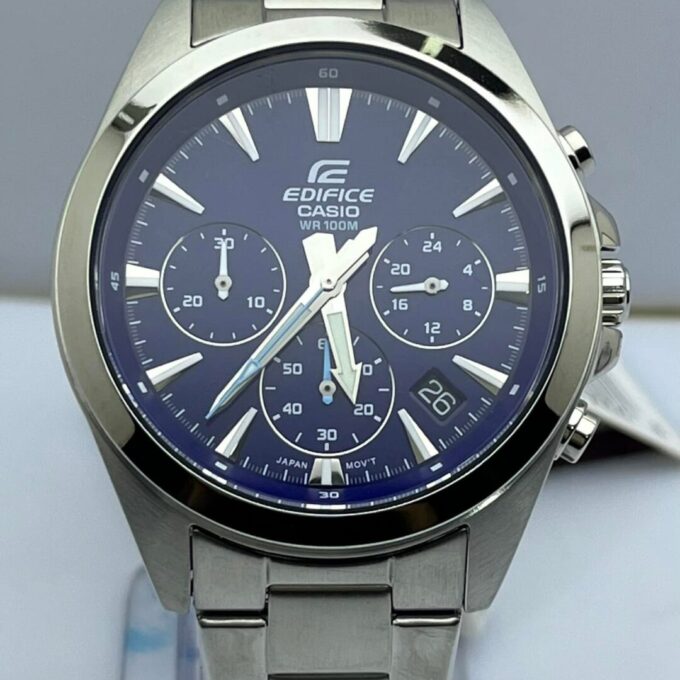 Montre Homme Casio Chronographe standard EFV-630D-2AV - Bracelet Gris En Acier Inoxydable - Résistance à l'eau 10 ATM