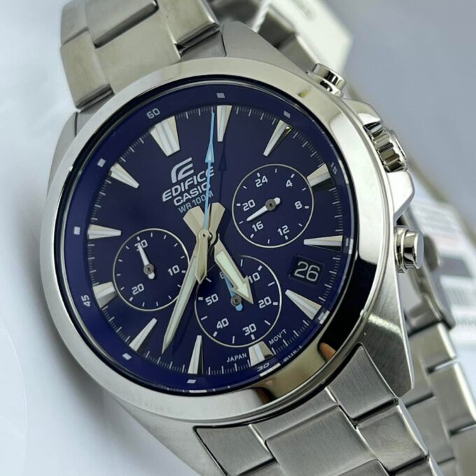 Montre Homme Casio Chronographe standard EFV-630D-2AV - Bracelet Gris En Acier Inoxydable - Résistance à l'eau 10 ATM