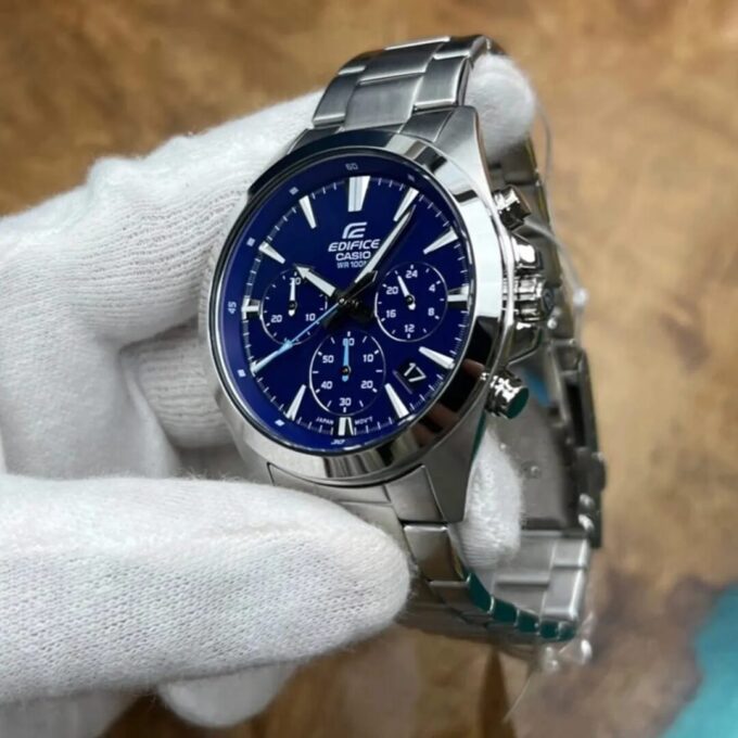 Montre Homme Casio Chronographe standard EFV-630D-2AV - Bracelet Gris En Acier Inoxydable - Résistance à l'eau 10 ATM