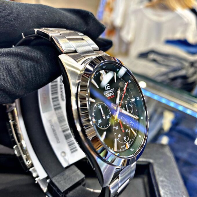 Montre Homme Casio Chronographe standard EFV-630D-3AV - Bracelet Gris En Acier Inoxydable - Résistance à l'eau 10 ATM