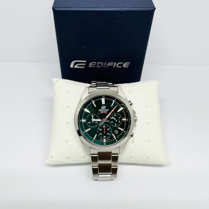 Montre Homme Casio Chronographe standard EFV-630D-3AV - Bracelet Gris En Acier Inoxydable - Résistance à l'eau 10 ATM