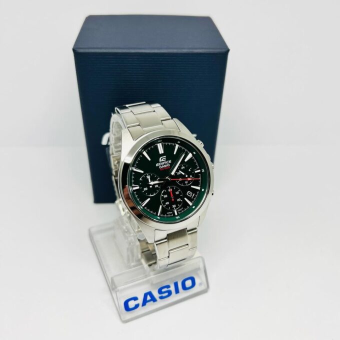 Montre Homme Casio Chronographe standard EFV-630D-3AV - Bracelet Gris En Acier Inoxydable - Résistance à l'eau 10 ATM