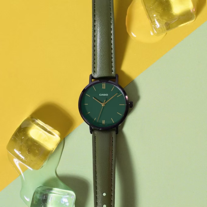 Montre Femme Casio Collection Analogique LTP-VT02BL-3A - Bracelet Vert en Cuir - Résistant à l'eau