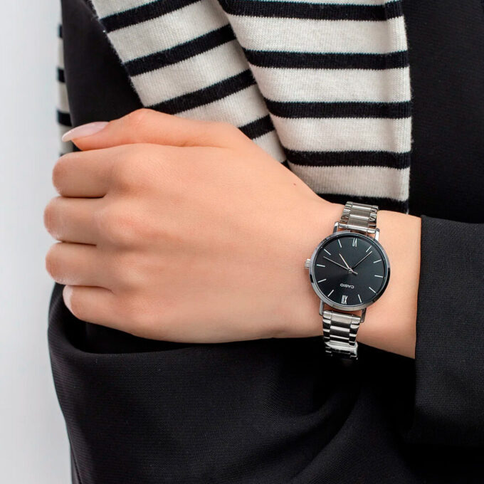 Montre Femme Casio Collection Analogique LTP-VT02D-1A - Bracelet gris en Acier Inoxydable - Résistant à l'eau