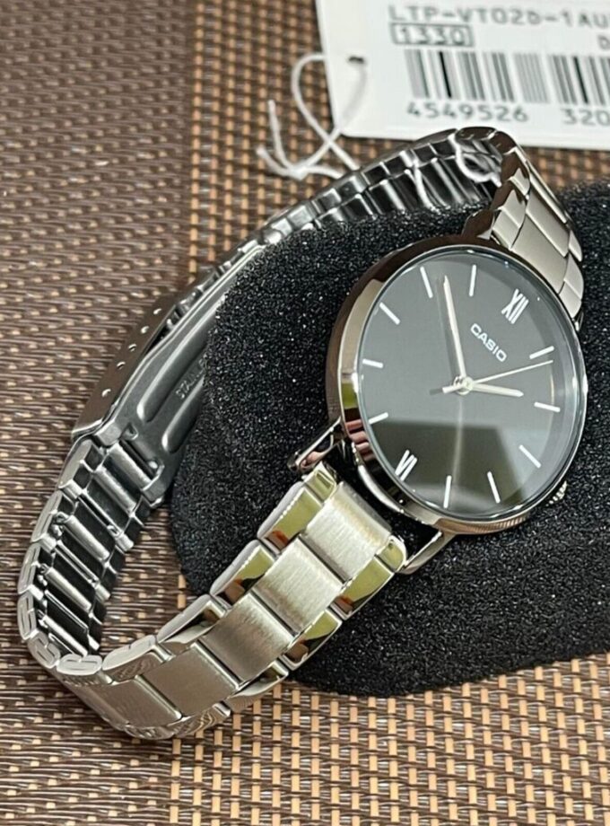 Montre Femme Casio Collection Analogique LTP-VT02D-1A - Bracelet gris en Acier Inoxydable - Résistant à l'eau