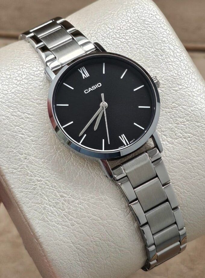 Montre Femme Casio Collection Analogique LTP-VT02D-1A - Bracelet gris en Acier Inoxydable - Résistant à l'eau