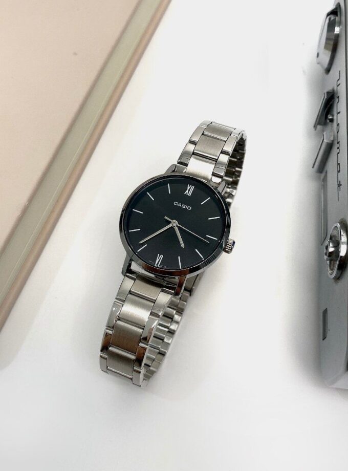 aiwatch_LTP-VT02D-1AUDF - Montre Femme Casio Collection Analogique LTP-VT02D-1A - Bracelet gris en Acier Inoxydable - Résistant à l'eau