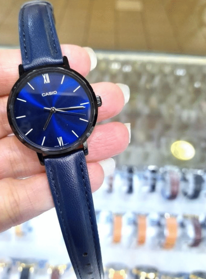 Montre Femme Casio Collection Analogique LTP-VT02BL-2AUDF - Bracelet Bleu en Cuir - Résistant à l'eau