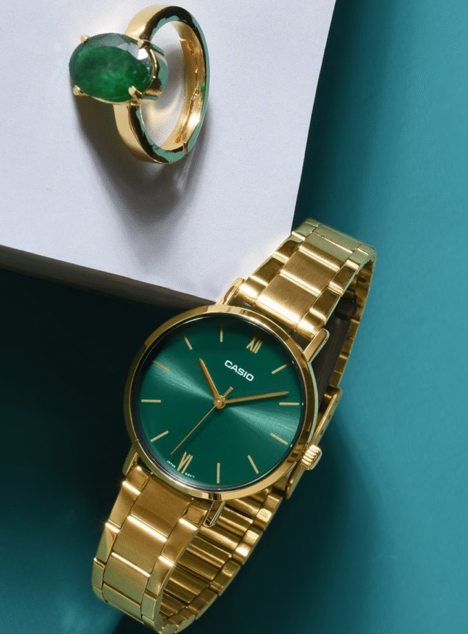 Montre Femme Casio Collection - Analogique LTP-VT02G-3AUDF - Bracelet Dorée en Acier Inoxydable - Cadran vert - Résistant à l'eau