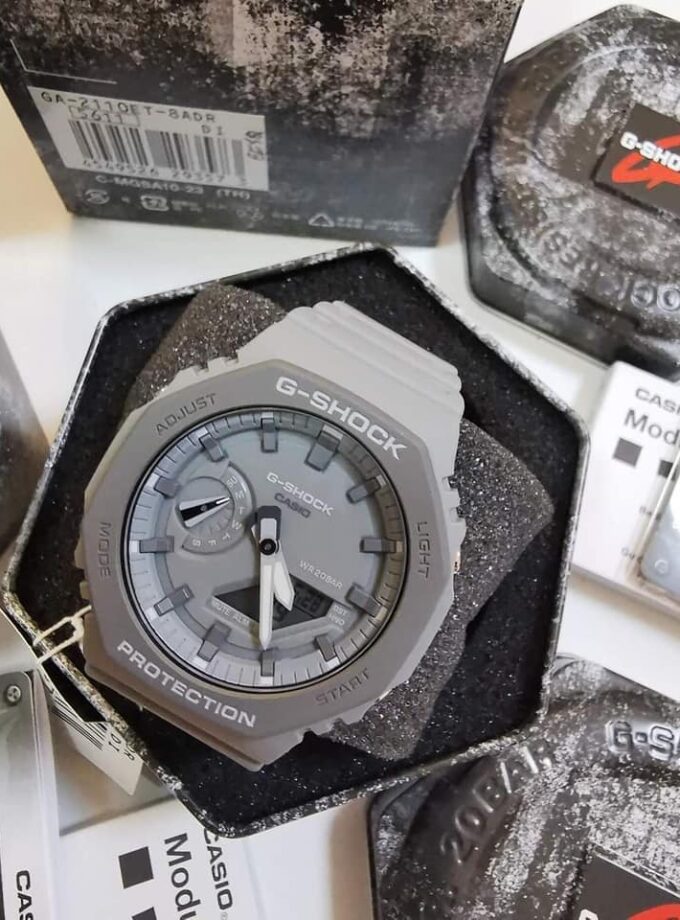 Montre Homme Casio G-Shock GA-2110ET-8ADR - Bracelet Gris En Silicone - Résistance à l'eau 200 Mètres