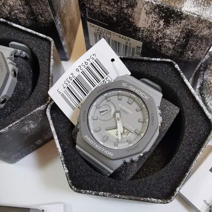 Montre Homme Casio G-Shock GA-2110ET-8ADR - Bracelet Gris En Silicone - Résistance à l'eau 200 Mètres