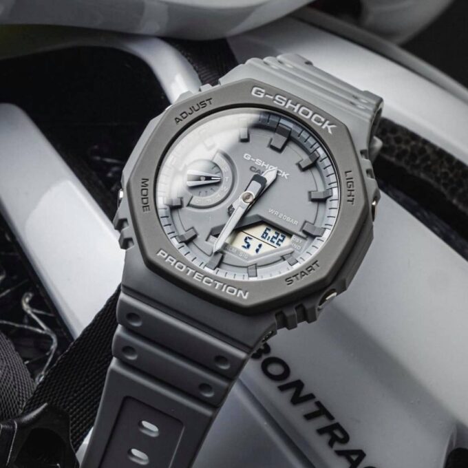 Montre Homme Casio G-Shock GA-2110ET-8ADR - Bracelet Gris En Silicone - Résistance à l'eau 200 Mètres