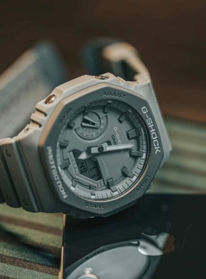 Montre Homme Casio G-Shock GA-2110ET-8ADR - Bracelet Gris En Silicone - Résistance à l'eau 200 Mètres