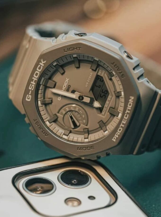 Montre Homme Casio G-Shock GA-2110ET-8ADR - Bracelet Gris En Silicone - Résistance à l'eau 200 Mètres