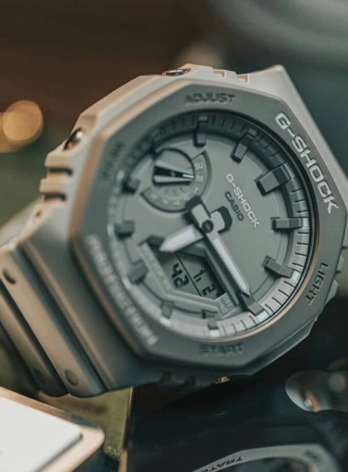 Montre Homme Casio G-Shock GA-2110ET-8ADR - Bracelet Gris En Silicone - Résistance à l'eau 200 Mètres