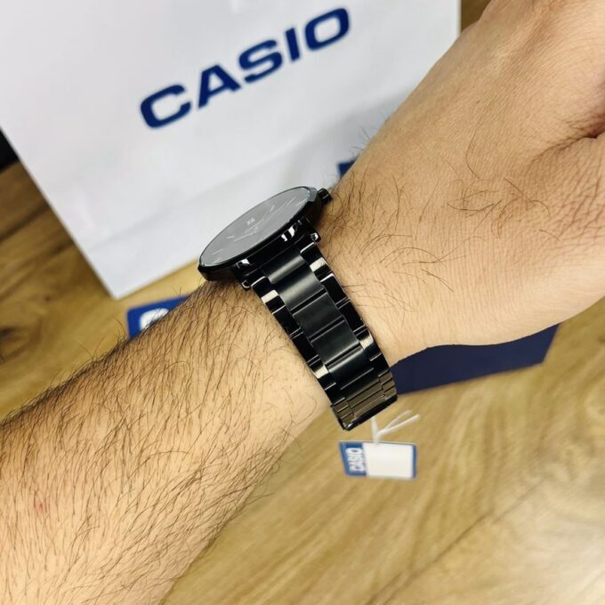 Montre Homme Casio Collection MTP-VT01B-1BUDF - Bracelet En Acier Inoxydable - Résistante à l'eau