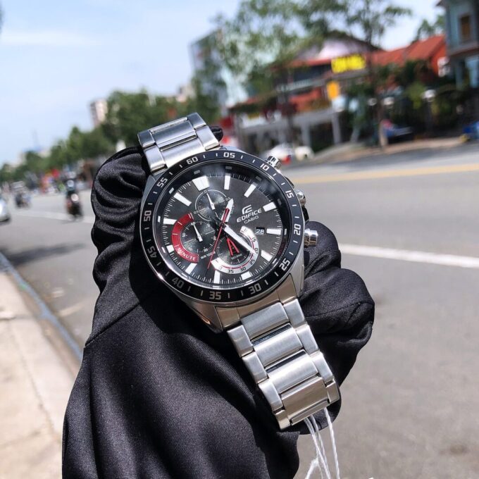 Montre Homme Casio Edifice EFV-620D-1A4VUDF - Bracelet Gris en acier Inoxydable - Résistance à l'eau 100 Mètres