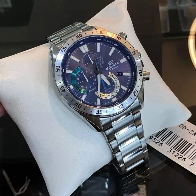 Montre Homme Casio Edifice EFV-620D-2AVUDF - Bracelet Gris en acier Inoxydable - Résistance à l'eau 100 Mètres