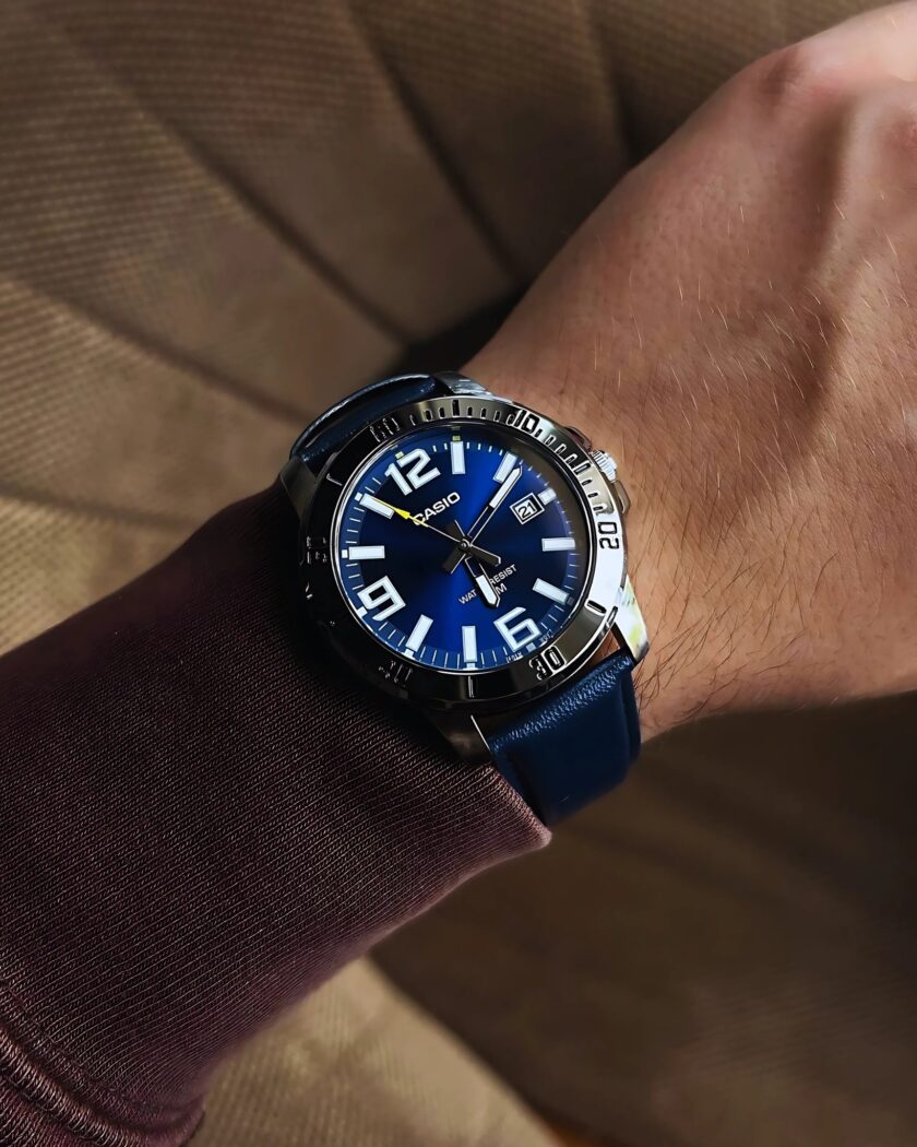 montre homme casio mtp vd01l 2bvudf bracelet en cuir bleu