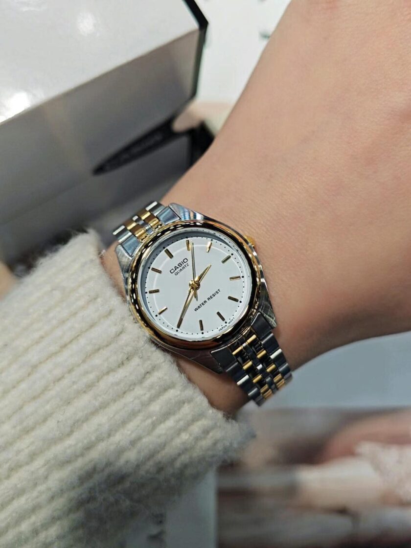 montre femme casio classique – acier inoxydable, cadran rond, chiffres romains, quartz – ltp 1129g 7ardf