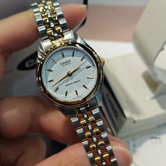 Montre Femme Casio Classique – Acier Inoxydable, Cadran Rond, Chiffres Romains, Quartz – LTP-1129G-7ARDF